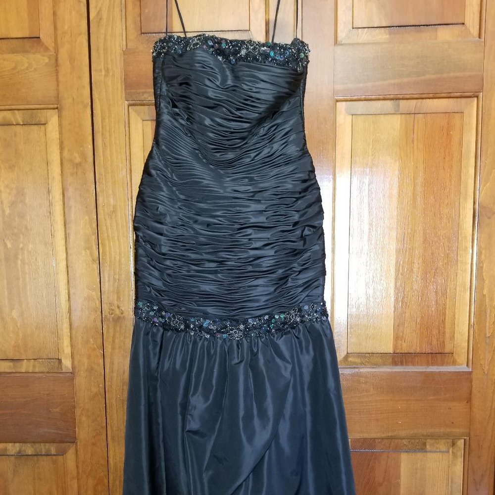 Black Mermaid-style Gown With Beading